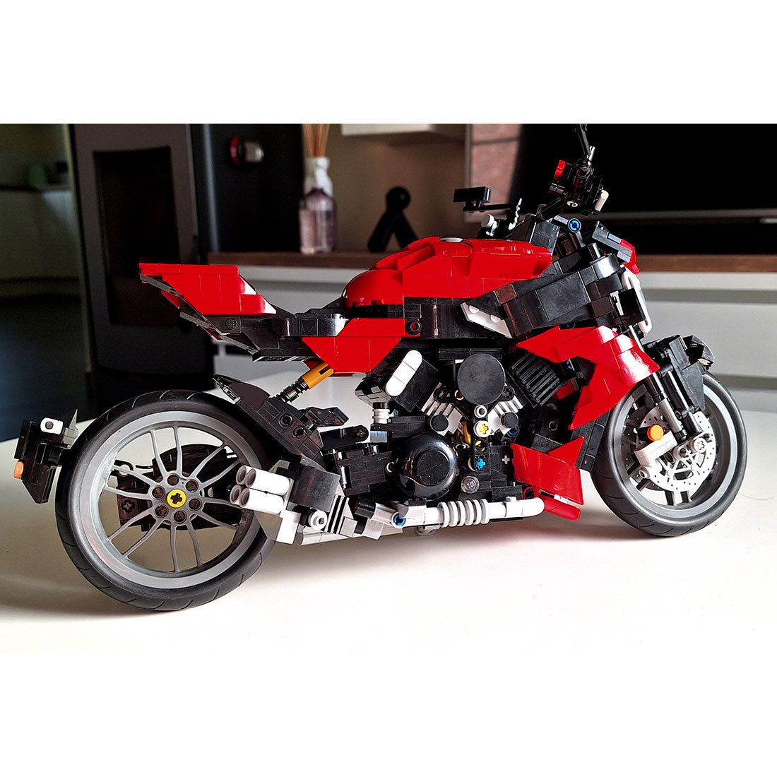 Motorcycle Diavel V4 Klemmbausteine - LesDiy - Klemmbausteine