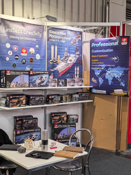 LesDiy Messestand auf der Spielwarenmesse Nürnberg 2026, Halle 6, Stand C-46, Besucher erleben Bauklötze und MOC-Modelle